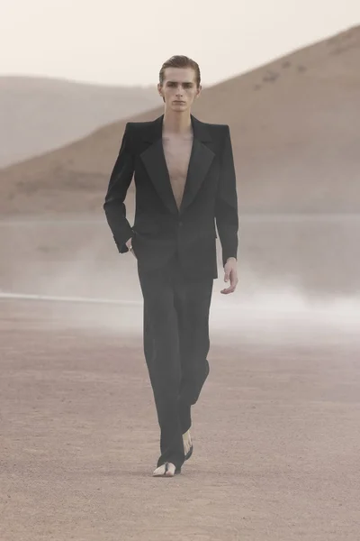 Look 3
